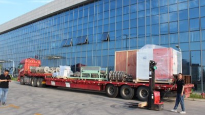 再發三（sān）套設備—刷膠機、噴砂磷化線、表麵處理生產線（xiàn）