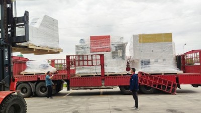 又發了2台設備，自動噴膠機和襯套內孔自動滾膠機