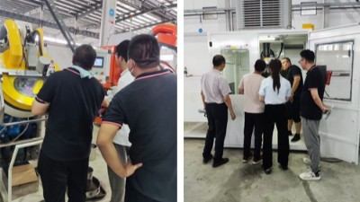 又有2批客戶過（guò）來驗收 鏈條噴膠機和自動滾噴機