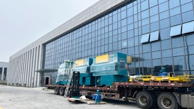 又发了2台喷胶机和1台外圆滚涂机（jī）给汽车减震老客户