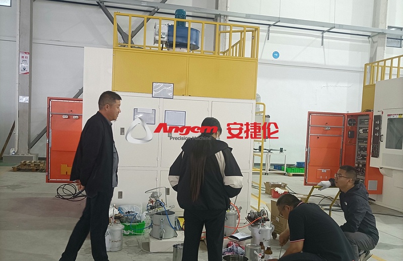 自動（dòng）噴膠機1