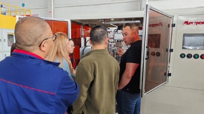 國際認證加持！羞羞视频在线观看橡膠塗膠設備吸引俄羅斯代表團實地探訪