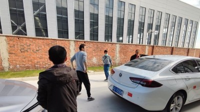 氣門油封骨架客戶到訪羞羞视频在线观看南通新工廠進行滾筒（tǒng）滾噴機打樣