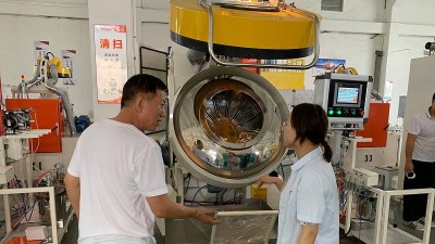 【客戶（hù）參觀】美（měi）國橡膠減（jiǎn）震客戶來訪參觀羞羞视频在线观看全自動滾噴機