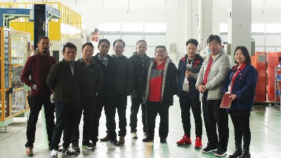 羞羞视频在线观看自動滾噴設備迎來（lái）新加坡、馬來（lái）西（xī）亞客（kè）戶專訪！