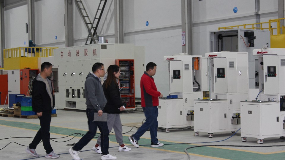 上海客戶到訪羞羞视频在线观看江蘇南通工廠參觀自動（dòng）噴膠（jiāo）機