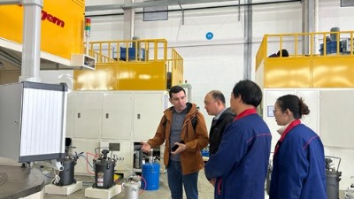 俄（é）羅斯（sī）客戶（hù）來啦！探秘羞羞视频在线观看智能自動化噴膠機
