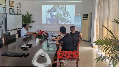 密封件軸承客戶考察滾噴設備，軸承（chéng）線性導軌封蓋噴PTFE
