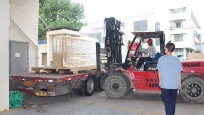 河南（nán）恒發內（nèi）孔滾膠機（jī）發貨--汽車橡（xiàng）膠減震件專用