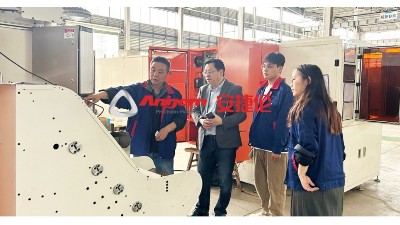 日本（běn）客戶實地驗證，羞羞视频在线观看塗膠機憑啥領跑（pǎo）橡膠減震塗裝（zhuāng）賽道？