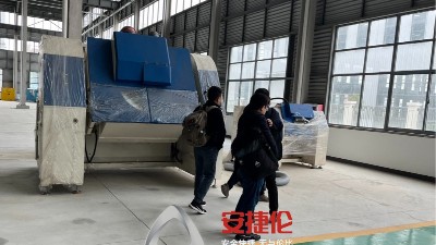 國內知名拉鏈企業到訪安（ān）捷倫考察滾噴機（jī）設（shè）備
