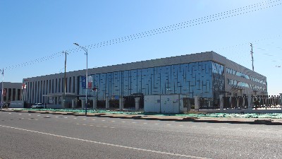 重慶老客戶到訪羞羞视频在线观看新工廠了解新型軌（guǐ）道式噴膠機等（děng）設備