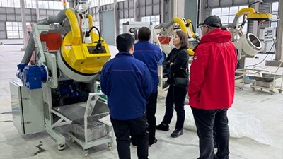 俄羅斯客戶（hù）到訪安（ān）捷倫參觀考察小五金件噴塗機器