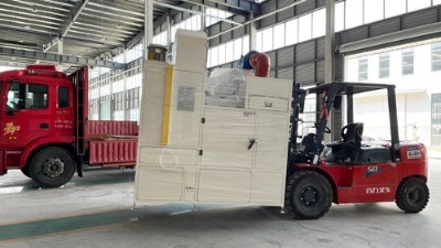 【噴膠機發貨】上海油封客戶的油封自動噴膠（jiāo）機PL38發貨啦