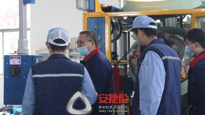 東海橡塑驗收自動滾噴機，門麵擔當又為安（ān）捷倫完成一單！