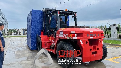 印度橡膠減震老客戶（hù）威巴克 訂購（gòu）的自（zì）動噴（pēn）膠機發貨啦！