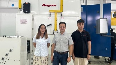 巴西橡膠減震（zhèn）客戶來（lái）訪考察噴膠機、浸膠（jiāo）機、塗（tú）膠機等設備