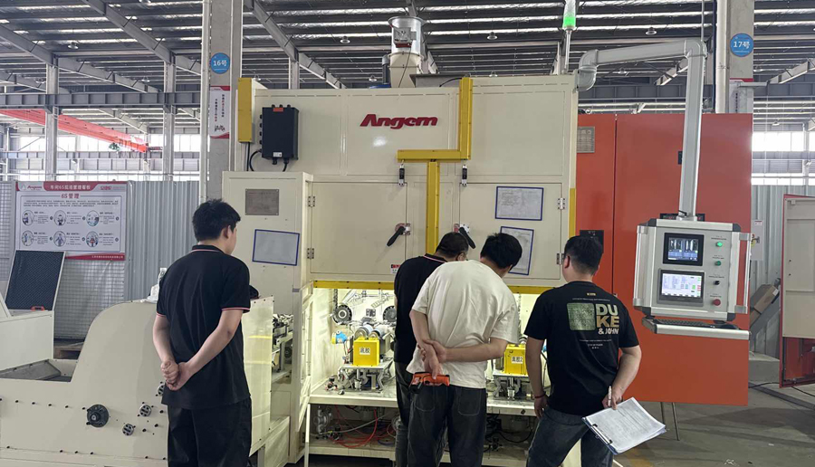 高效塗膠實力派！安徽老客戶再度牽手羞羞视频在线观看，滾塗機驗收圓（yuán）滿成功